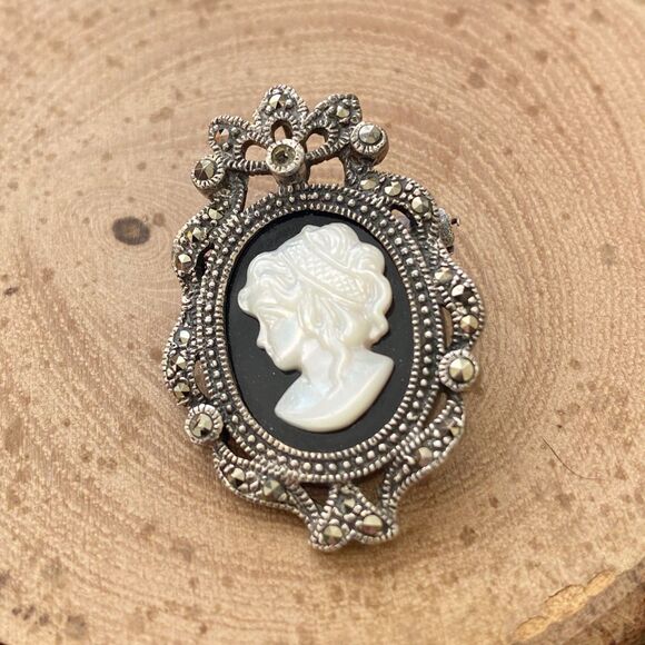 Vintage Sterling Silver Black Onyx Brooch with Opalescent Mother of Pearl Cameo - Picture 1 of 5